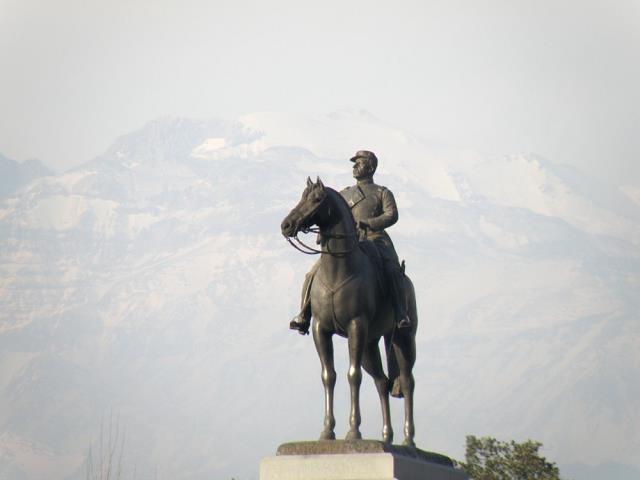 02-pomnik_w_santiago.jpg