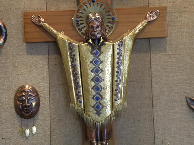 05-krzyz_z_jesusem_chrystusem_w_jednym_z_kociolow_w_santiago.jpg