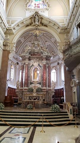 16-oltarz_glowny_-_bazylika_san_martino_w_martina_franca.jpg