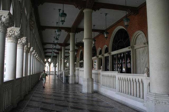 11-hotel_-_venetian_-_hall.jpg