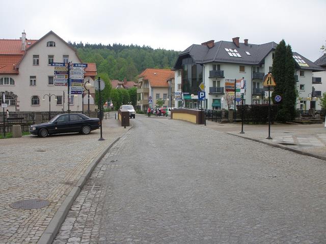 01-glowna_ulica_w_polanicy_zdroju.jpg