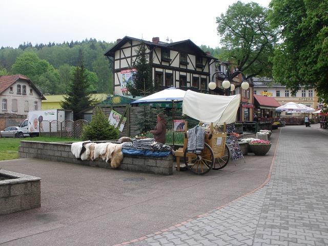 02-uliczny_targ_w_polanicy_zdroju.jpg