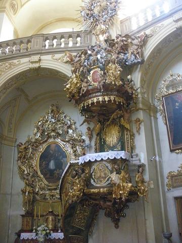 37-ambona_w__sanktuarium.jpg