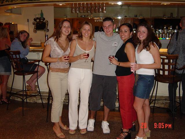 20-od_l-cori-aleksandra-pawel-venessa_i_malgosia_w_hotelowym_barze.jpg