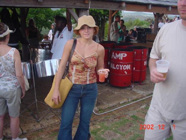 61-aleksandra_w_oczekiwaniu_na_koncert_-steel_band-antiqua-2002.jpg