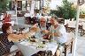 17-w_greckiej_restauracyjce-2004