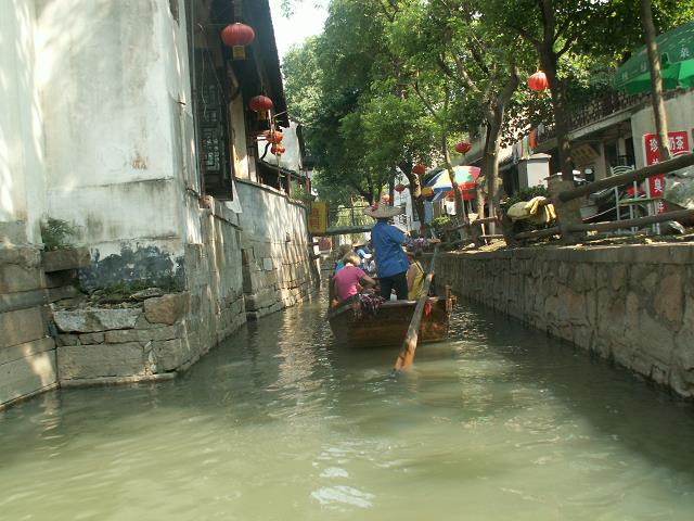 95-przejazdzka_po_kanale_w_luzhi_blisko_suzhou.jpg