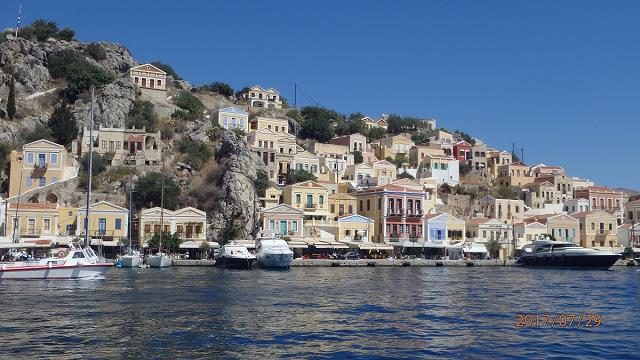 17-widok_na_wchodna_strone_miasta_symi.jpg