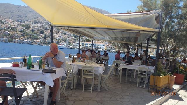 31-resturacyjka_prz_zatoce_w_symi.jpg