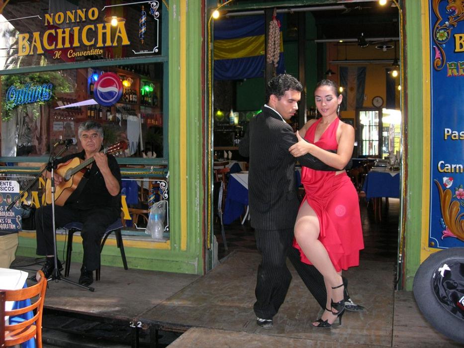 12-pokaz_argentynskiego_tanga_w_buenos_aires.jpg