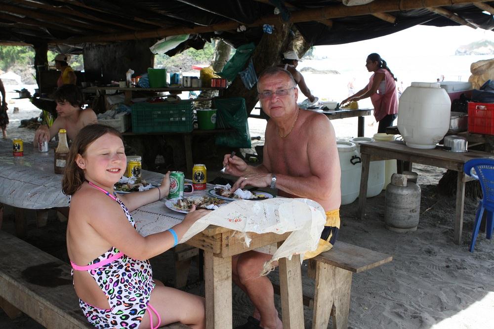 39-lunch_przy_plazy-tutaj_jest_to_co_jedza_miejscowi.jpg