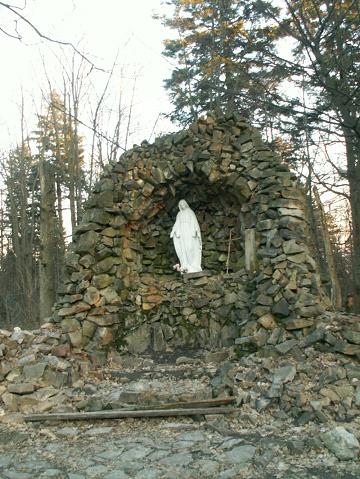 26-szlak_do_nowej_slupi_-_figura_matki_boskiej_przy_kopcu_czartoryskiego.jpg