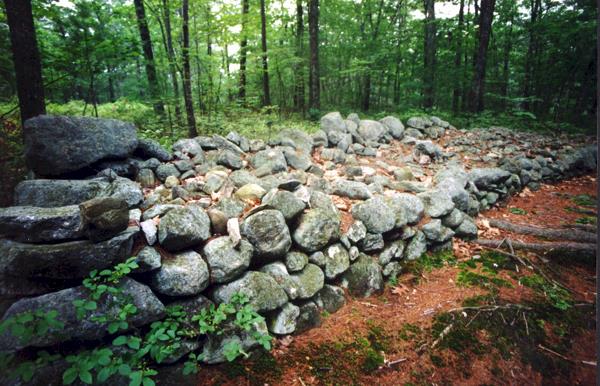 25-mystery_hill_-_cairn_nr_2.jpg