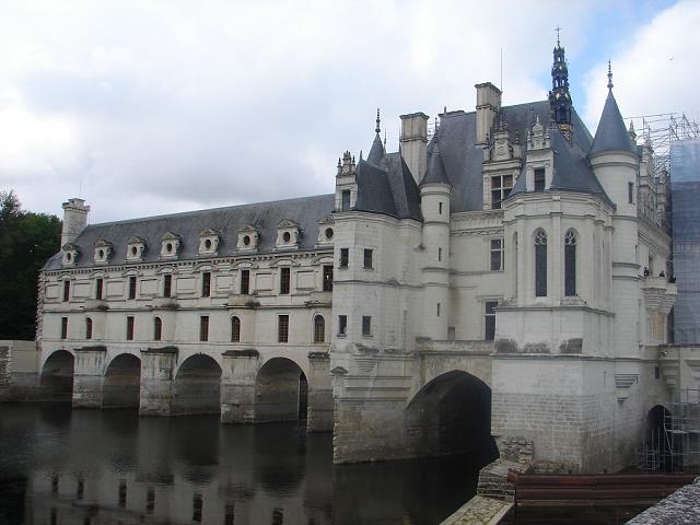 53_czesc_zamku_chenonceau_wybudowany_nad_rzek_cher.jpg