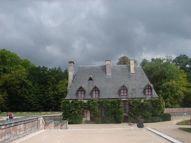 57-widok_na_budynek_zarzadcy_zamku_chenonceau.jpg