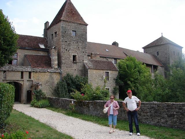 84-prywatny_zamek_w_gavrey-chambertin-francja.jpg