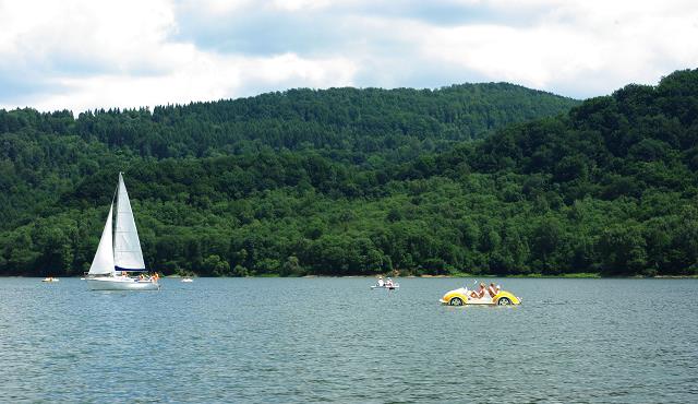 26-pojazdy_wodne_na_jeziorze_solinskim.jpg