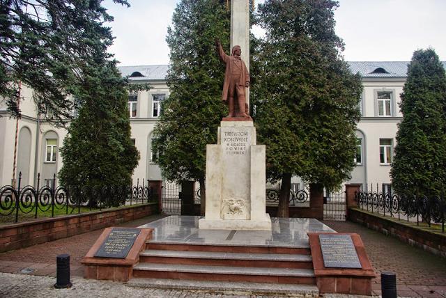 13-busko-_pomnik_tadeusza_kosciuszki.jpg