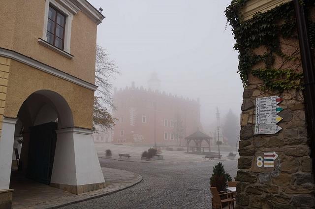 05-widok_na_rynek_od_ulicy_mariackiej.jpg