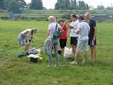 44-zawodnicy_ze_sprzetem_na_wedkowanie_splawikowe