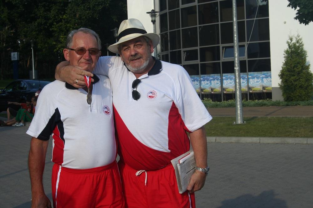 39-gratulacje_od_mariusza_marciniaka_dla-jozefa_kolodzieja-torun_2009.jpg