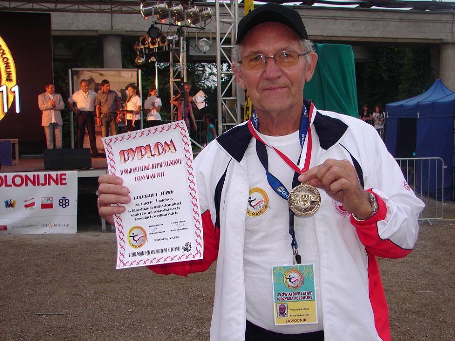 59-jozef_kolodziej_ze_zlotym_medalem_w_wedkarstwie_splawikowym-wroclaw_2011.jpg