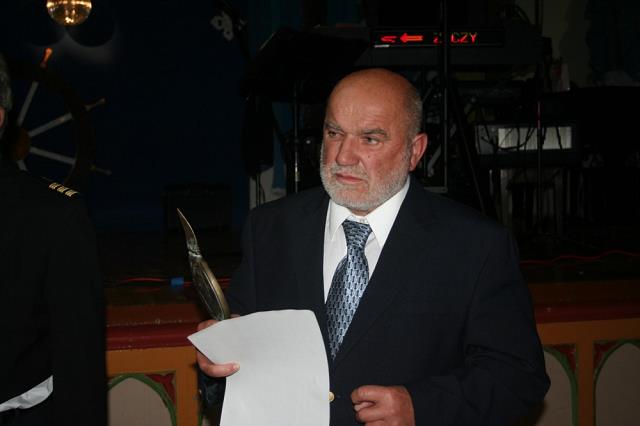 14-kapitan_andrzej_plewik_i_jego_nagroda_za_-polonijny_rejs_roku.jpg