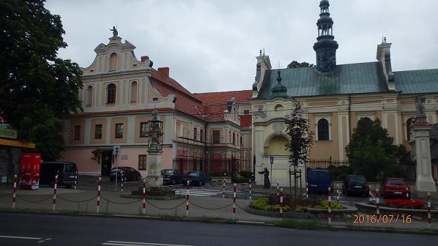10-barokowy_kosciol_sw._michala_archaniola_z_xvii_wieku_w_sandomierzu.jpg