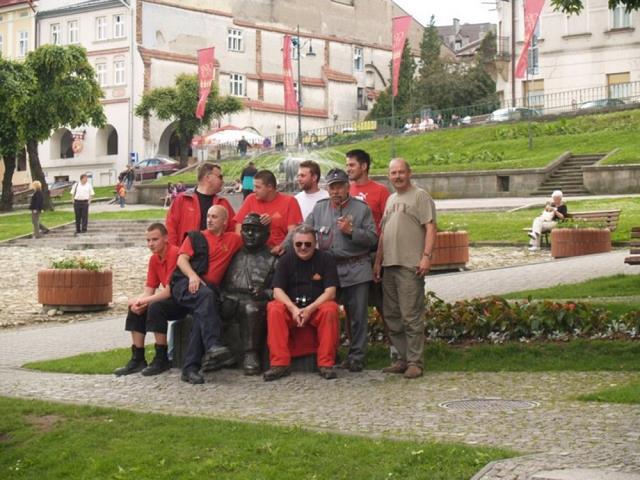 03-przemyski_rynek-dwoch_szwejkow_i_nasi_goscie.jpg