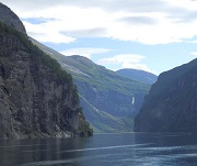 file:///C:/Users/Magister/Documents/My Web Sites/PZN/Galerie/Woda/Wedkarstwo/00-Zdjecia do Galerii/103-Uroki fiordu Geiranger.jpg