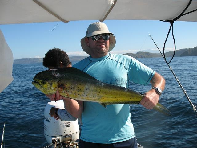 15-konrad_i_jego_pierwsza_mahi-mahi.jpg