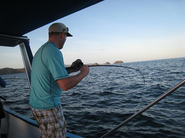 59-rybke_holuje_konrad_-_rejon_bat_island_-_kostaryka.jpg