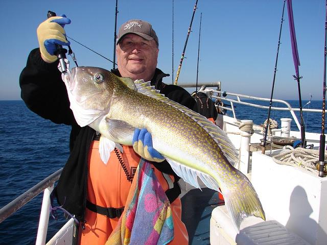 07-joe_tomaszwski_z_najwieksza_swoja_golden_tilefish.jpg