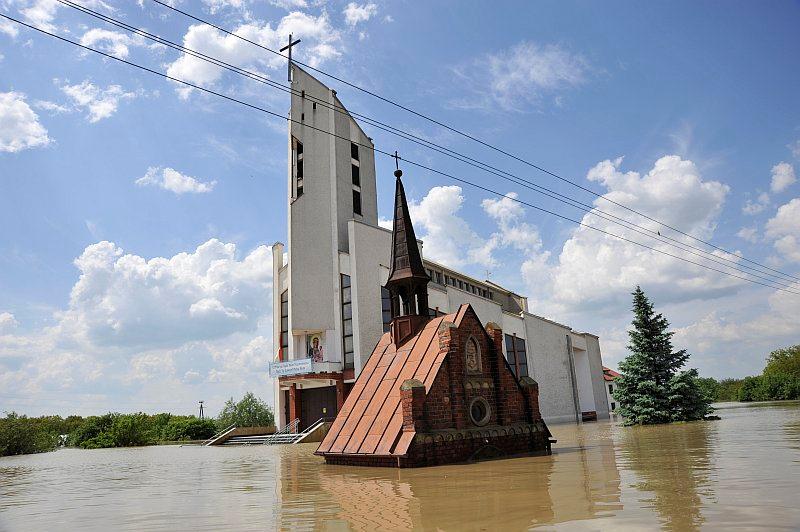 15-kosciol_matki_boskiej_krolowej_polski.jpg