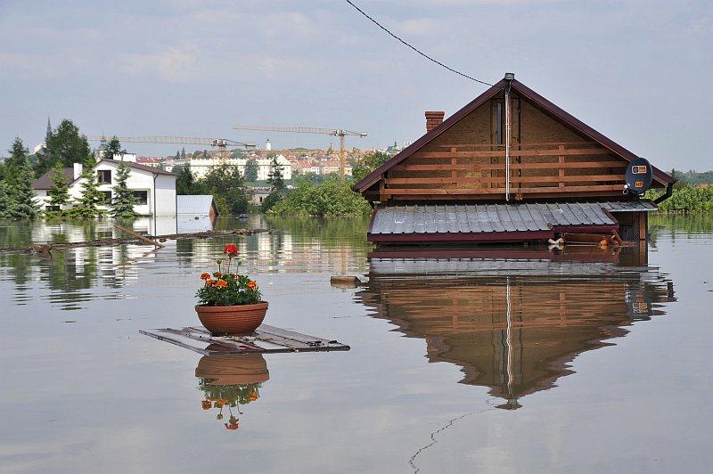 70-ulica_cicha_podczas_powodzi.jpg