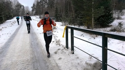 05-Mateusz na poczatku 10 kilometra w Biegu Maratonskim