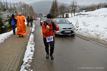 10-Mateusz tuz przed meta Maratonu Bieszczadzkiego