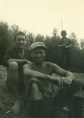 05-Jozef Kolodziej i goscinny gospodarz w Opatowcu-lipiec 1966