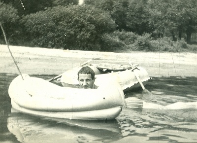 08-Jacek Kolodziej zazywa kapieli w Wisle - sierpien 1967