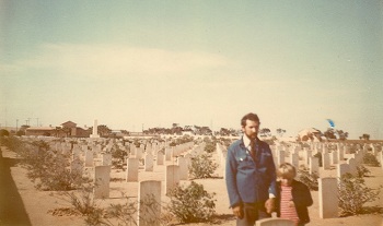 Autor z synem w Tobruku-Libia-197