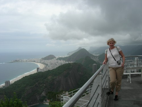 06-Autorka- w Rio De Janeiro-na gorze Glowa Cukru-w dole slynna plaza Copacabana Brazylia