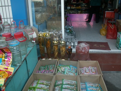 Xian-Bazar z zywnoscia i z tradycyjnymi chinskimi medykamentam