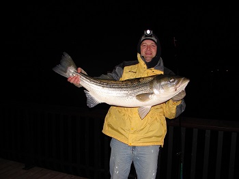 03-Konrad Kolodziej i jego striped Bass-41inch-29lbs-11-16-2007-Keyport