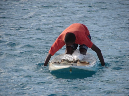 Dostawa pieczywa na nasz jacht-Charleston Bay-Canouan